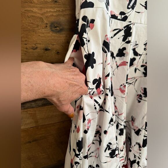 WHBM 570259114
SL Vnk Cotton Sateen FNF
COLOR
Ecru w Goddess Pink - Picture 6 of 16